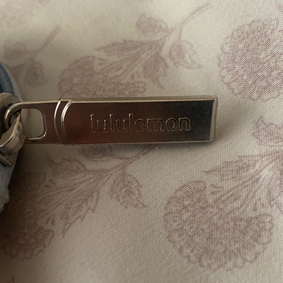 lululemon athletica Baby Blue Keychain Pouch (4”) - Picture 4 of 4